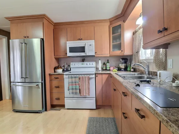 290 Juniper Cres, Edmonton, AB T5Y 6L6