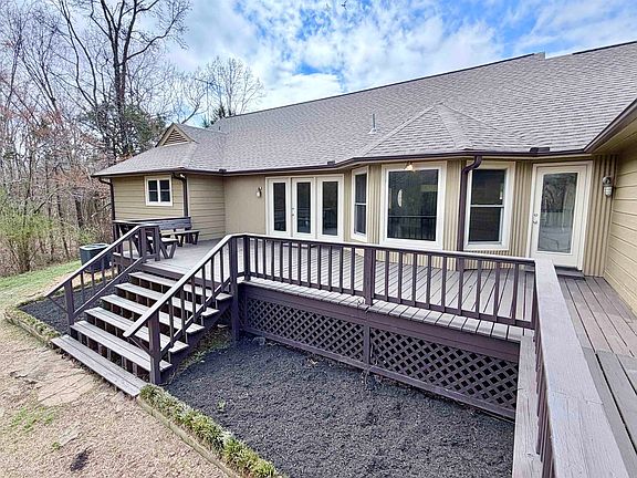 3rd image of 955 Country Club Rd