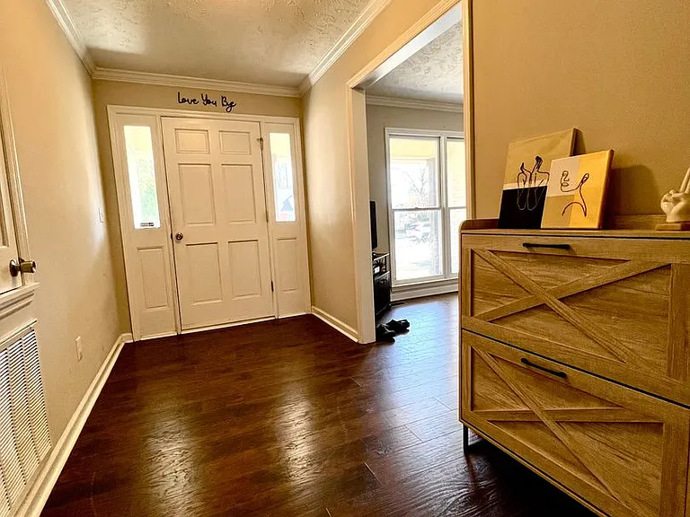 2020 Penrose Dr — Photo 2