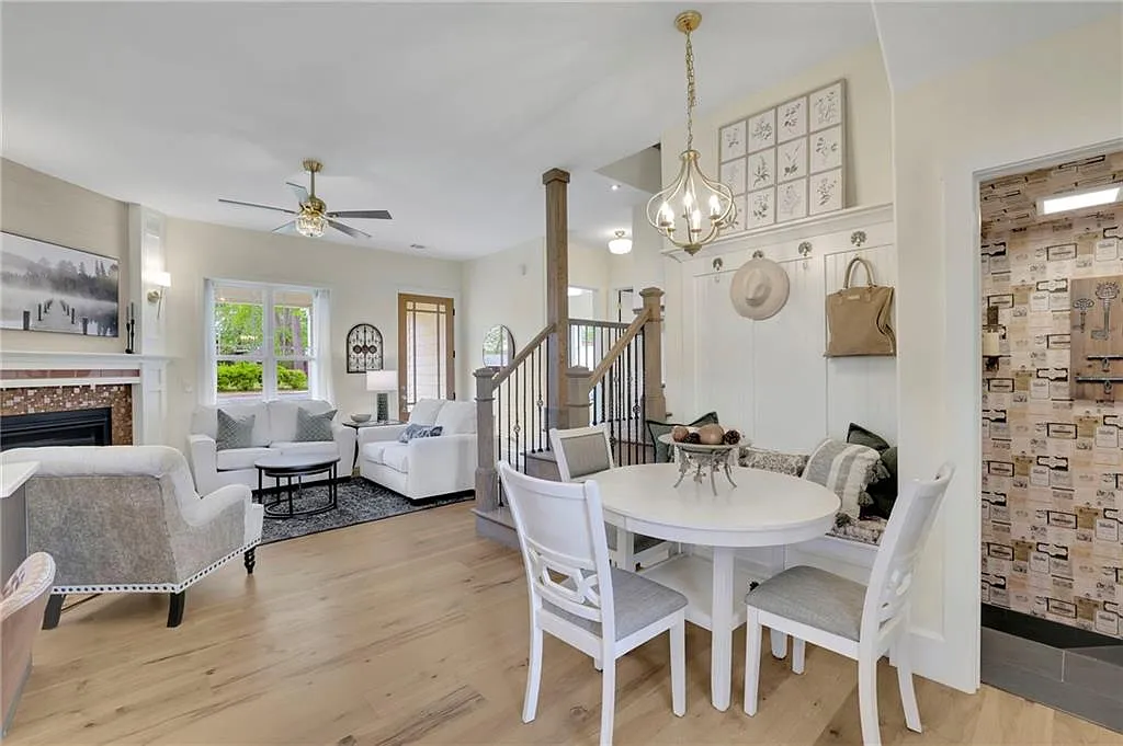 3 bed, 2.0 bath, 1905 sqft, $3,800 — Photo 2