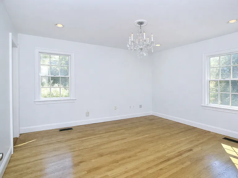 310 Main St — Photo 16