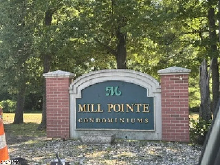 392 College Dr — Photo 18