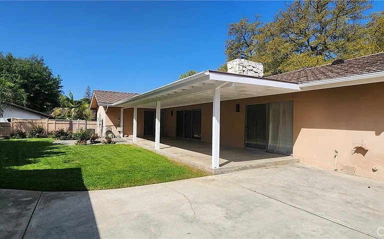 460 Winthrop Rd — Photo 22