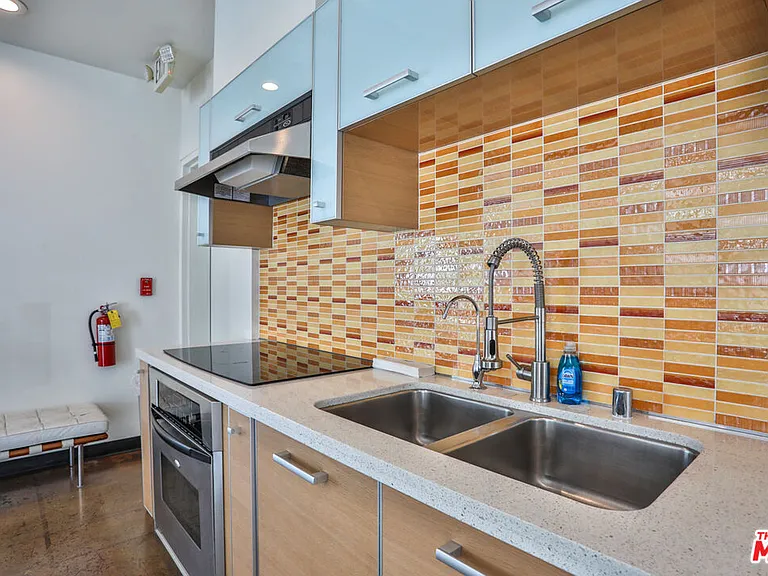 645 W 9th St #201 — Photo 35