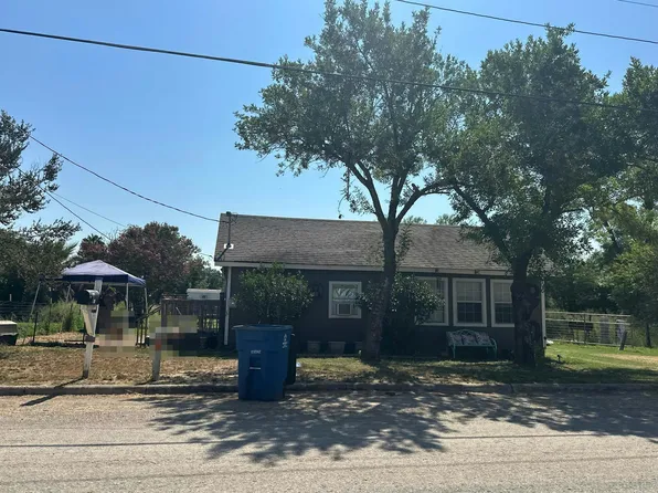 670 5th St, Poteet, TX 78065