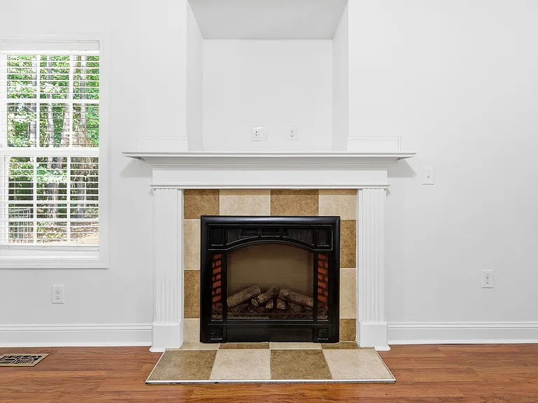 80 Valor Cir — Photo 6