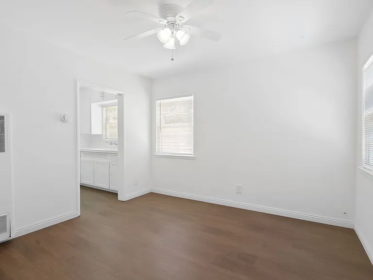 Charming Triplex Unit in Historic Rose Park — Photo 2