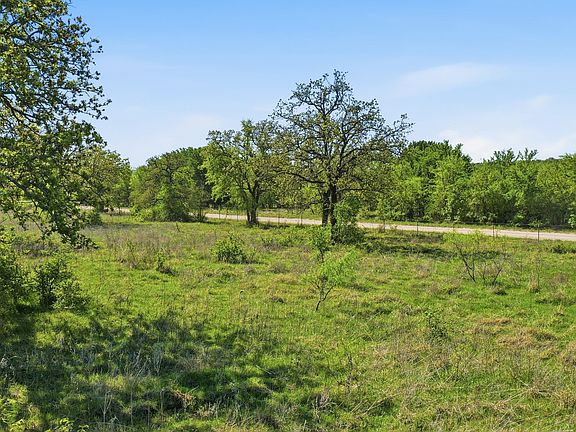 5th image of 827 Erwin Rd