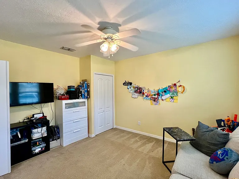 135 Cedar Circle Dr — Photo 3