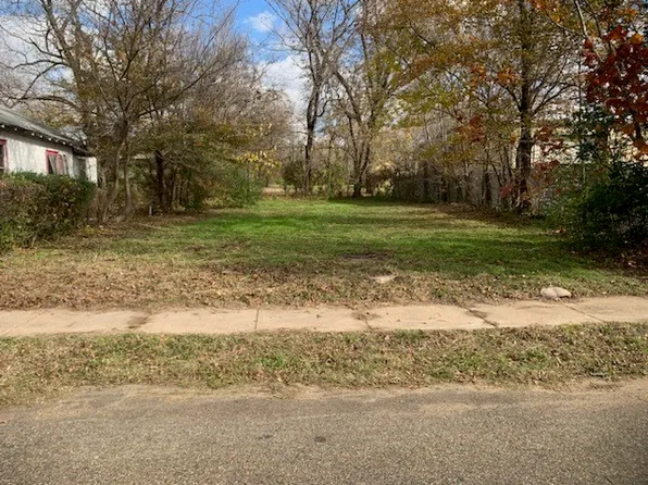 348 1st St NE, Paris, TX 75460