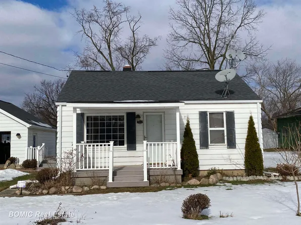 1093 Harriet St, Mount Morris, MI 48458