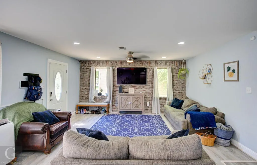3415 Horseshoe Trail — Photo 4