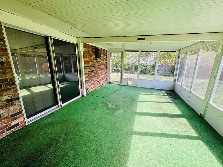 1706 Kingsborough Dr — Photo 7