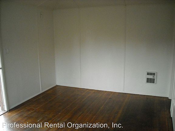 4th image of 1028 Oak Ave
