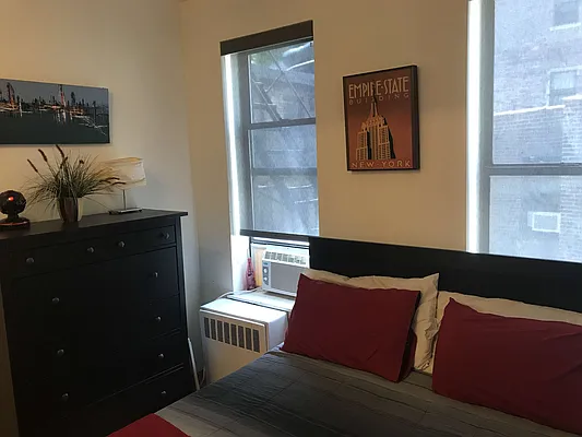 Rented by Salon Realty Corp | media 16