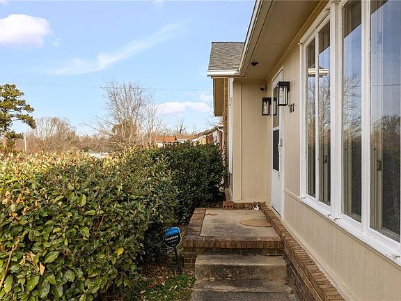 4th image of 1402 Wayside Dr