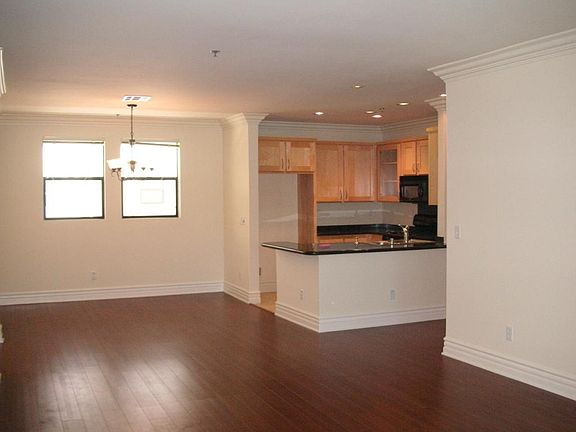 2nd image of 12745 Moorpark St #107