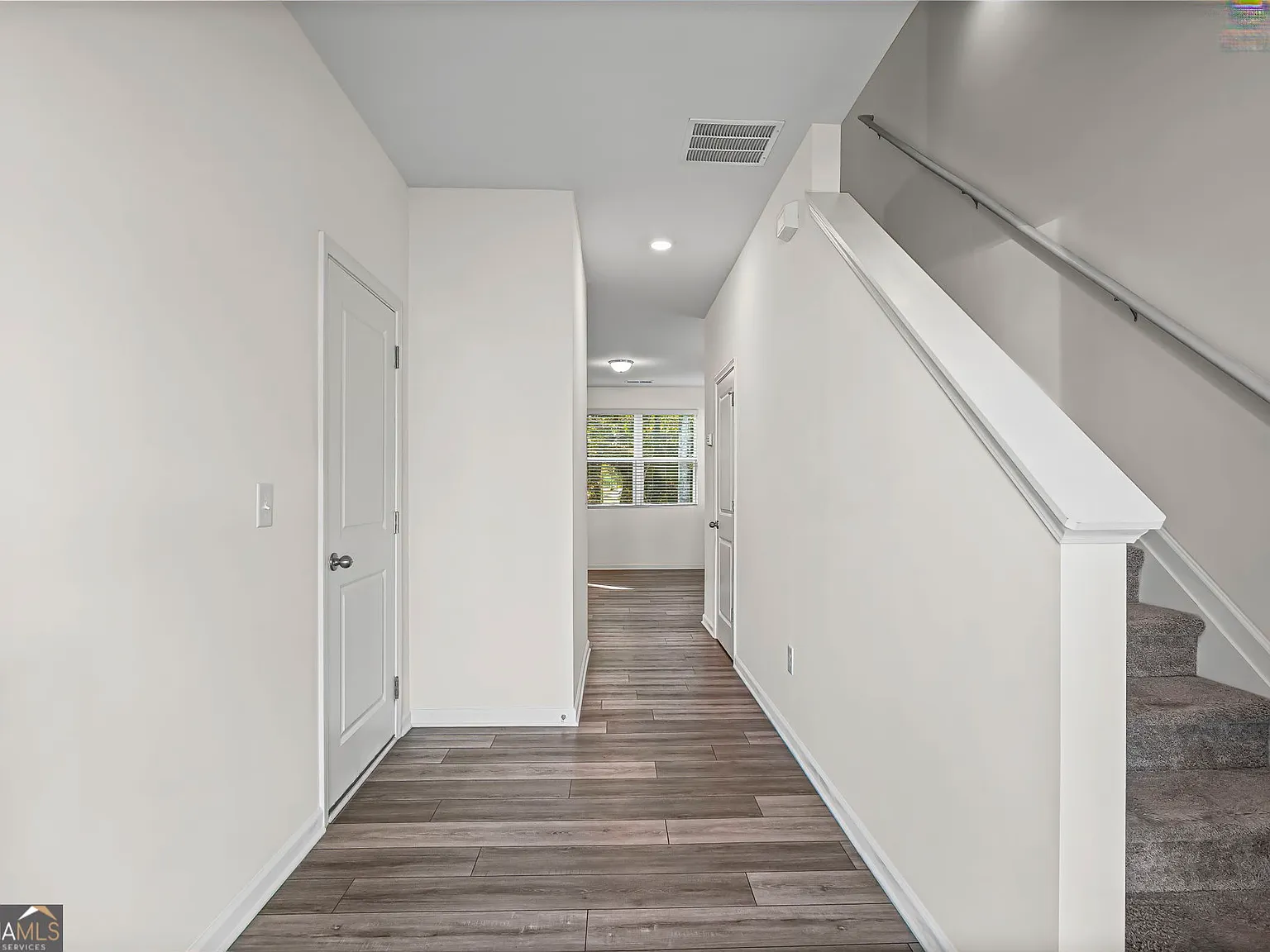 3 bed, 2.5 bath, 1420 sqft, $1,499 — Photo 2