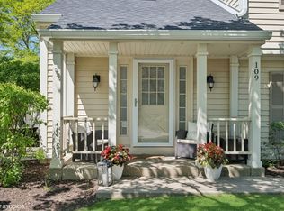 109 College Xing, Rolling Meadows, IL 60008