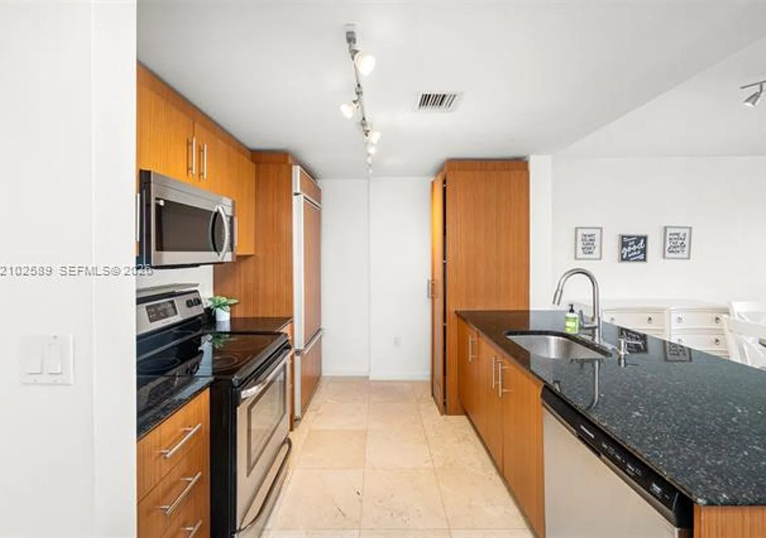 10275 Collins Avenue Cu — Photo 1