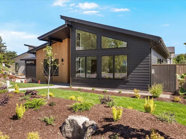 391 Clinton St, Ashland, OR 97520