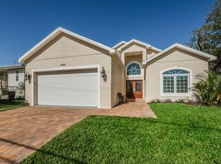 1950 Lillian Ave, Tarpon Springs, FL 34689
