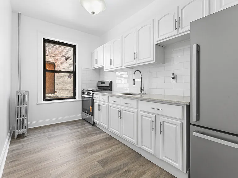 84 E 55th St #1R — Photo 4