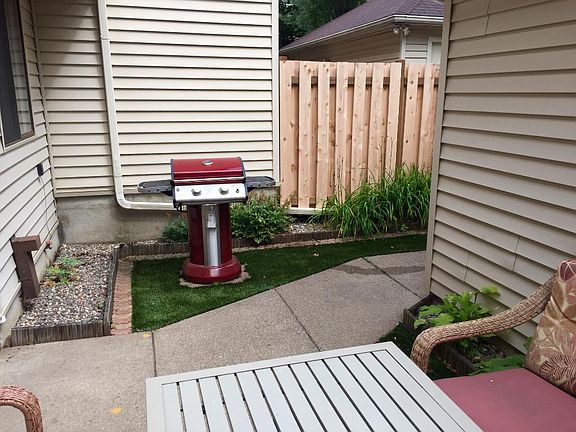 2nd image of 203 Bridlewood Dr