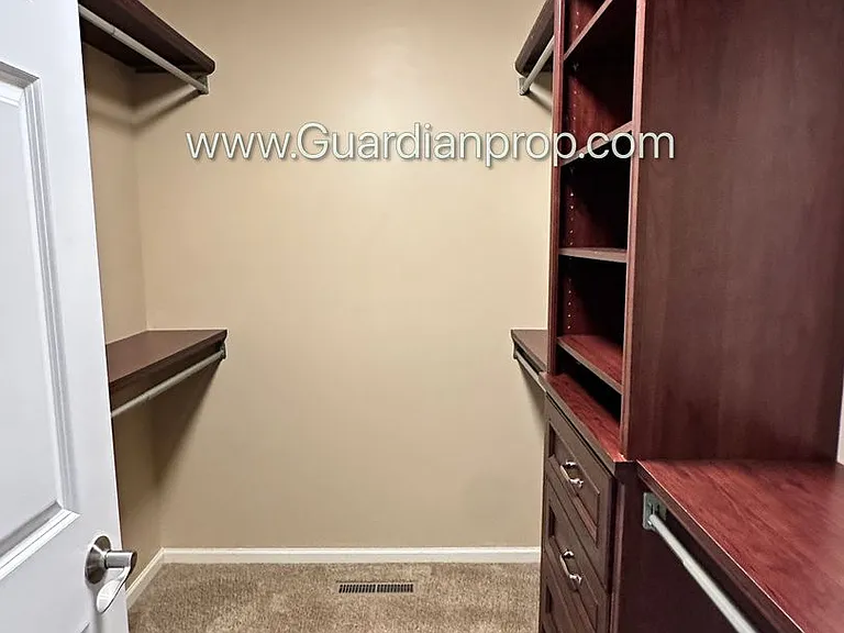4046 Albany Cir — Photo 13