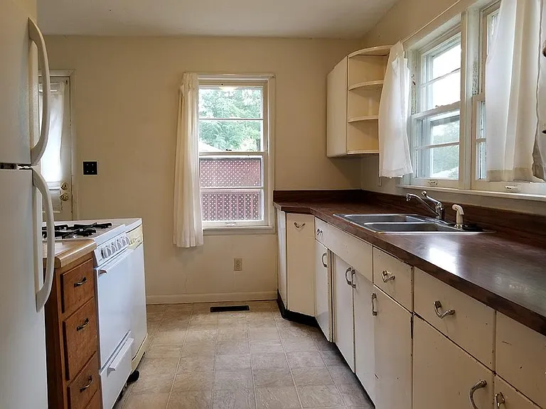 402 N Clark St — Photo 14