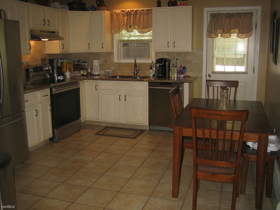 $975. Apt has Granite... $850. Apt has same Layout w/o gran