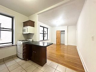 4th image of 21-38 Crescent St #5