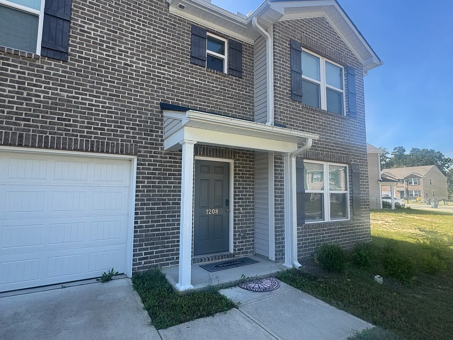 5 bed, 2.5 bath, 2653 sqft, $2,400 — Photo 3