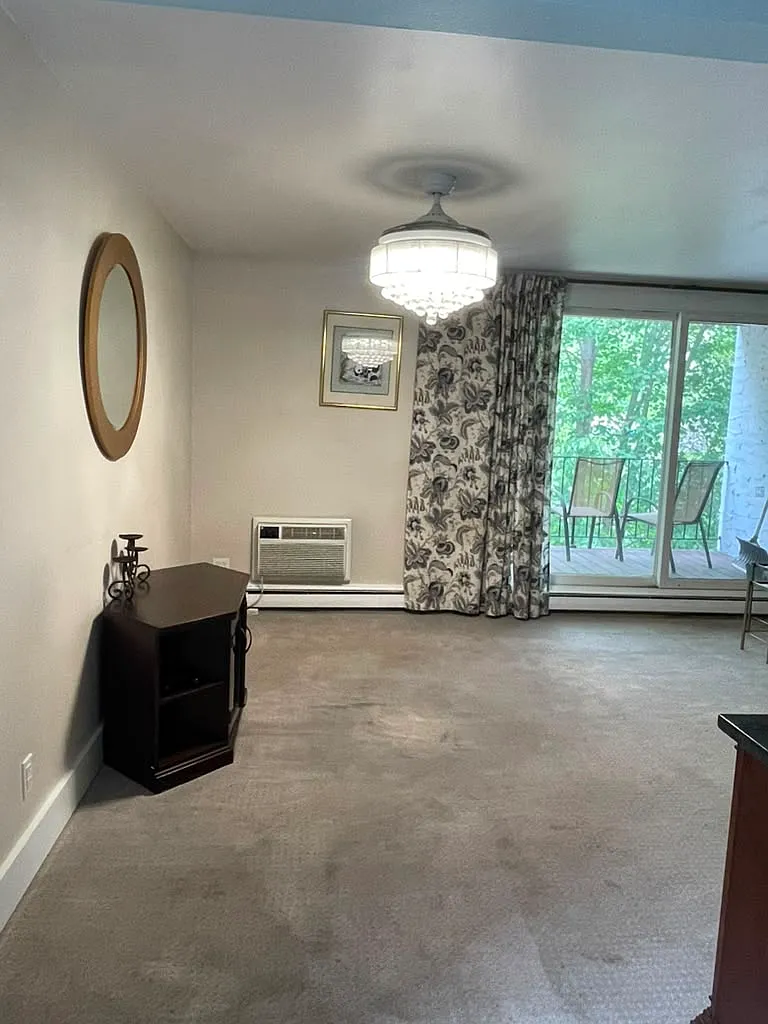 2 bed, 1200 sqft, $1,800 — Photo 2