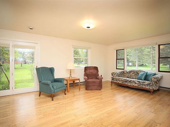 5th image of W7652 Hillwood Ct