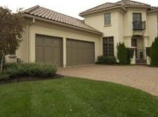13720 Canterbury St, Leawood, KS 66224