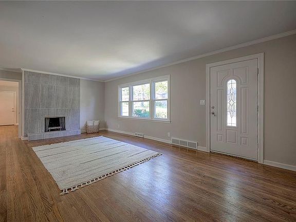5th image of 1015 W 97th St