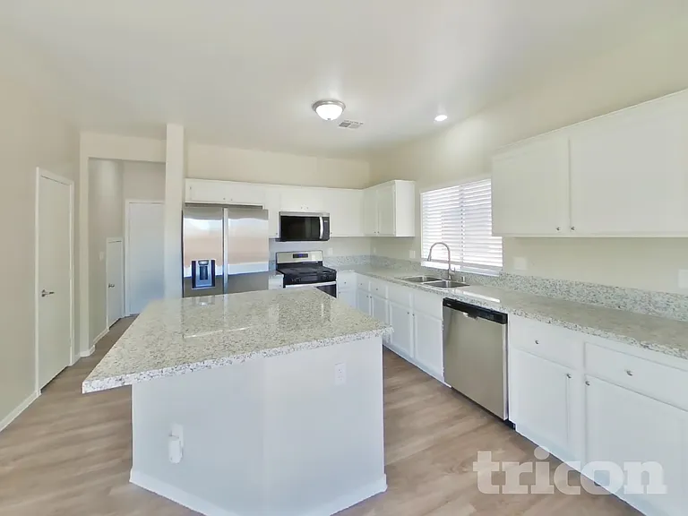 1025 Oceanwood Ave — Photo 4