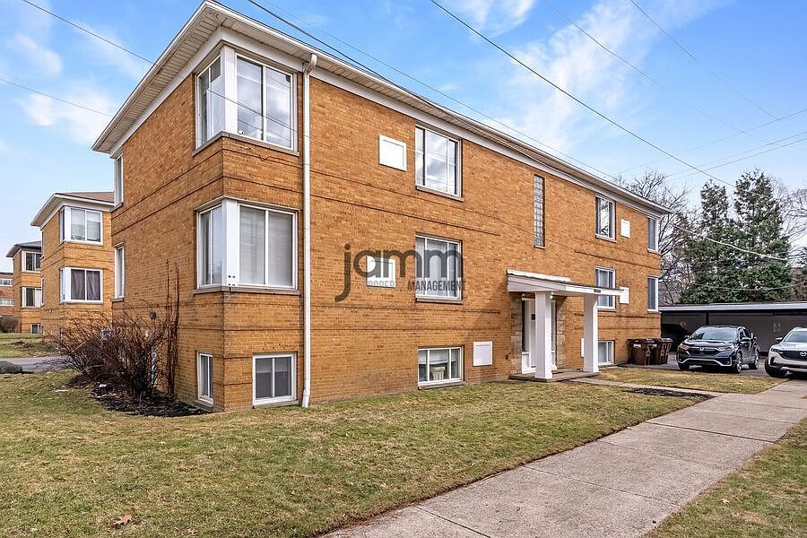 1st image of 18975 Hilliard Blvd #5