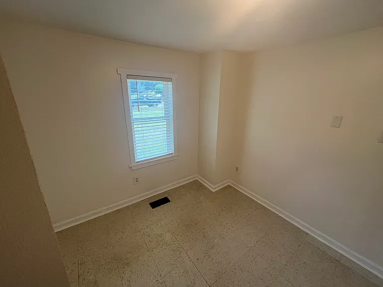 328 Tyrone St — Photo 21