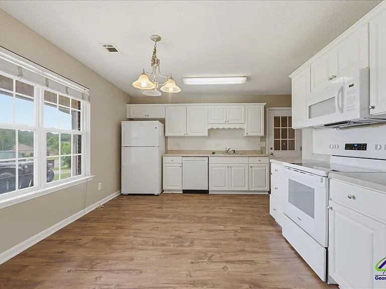 305 Links View Dr — Photo 8