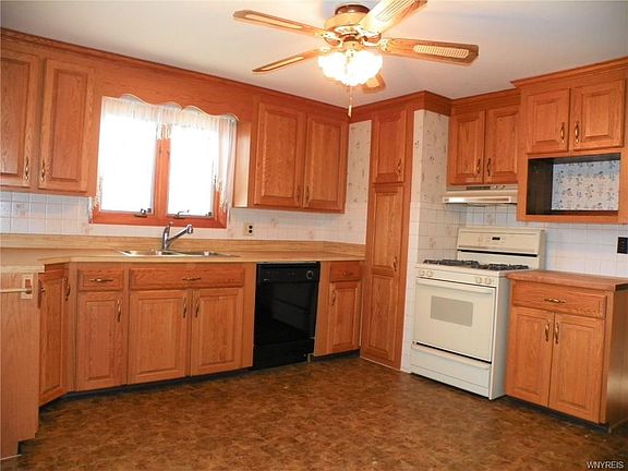 2nd image of 430 Homecrest Dr