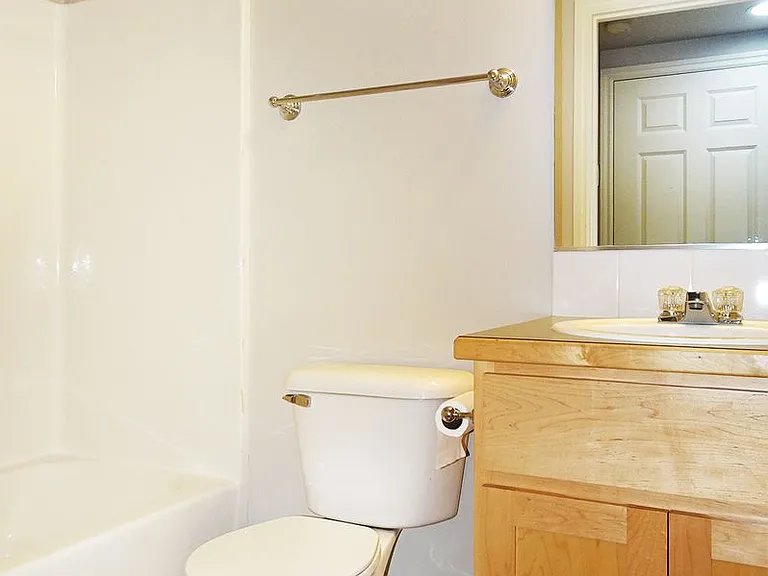 657 W Emerson St #C — Photo 14