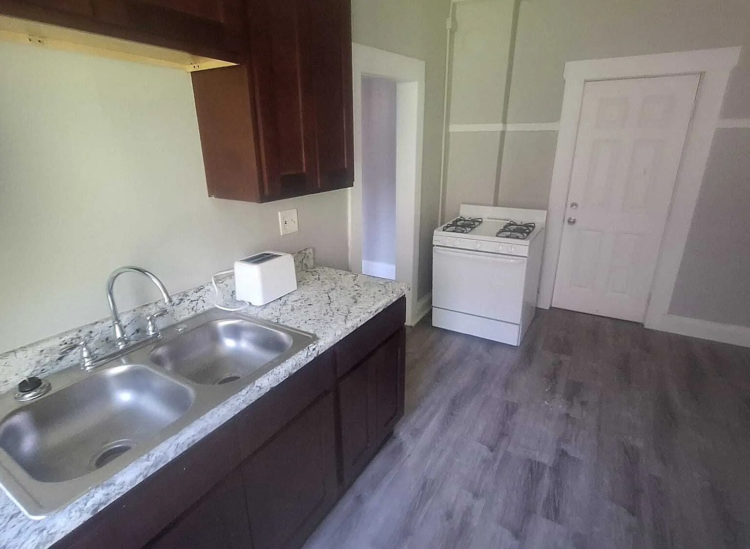 11202 Buckeye Road — Photo 3