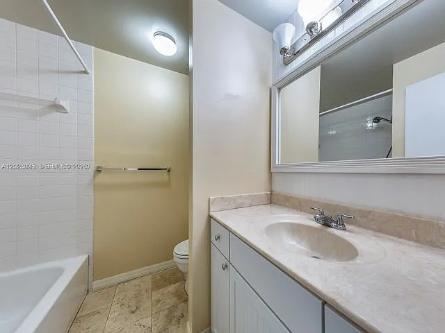 3 bed, 2.0 bath, 1702 sqft, $5,500 — Photo 3