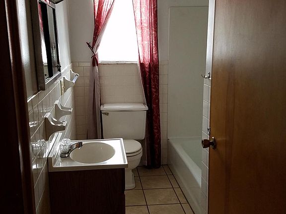 Full size bath