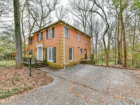 3rd image of 819 River Oaks Ln