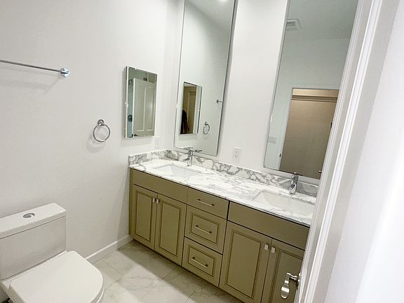 5th image of 230 S Hamilton Dr #6ac97950b