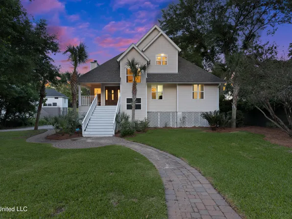 411 Wulff Dr, Ocean Springs, MS 39564