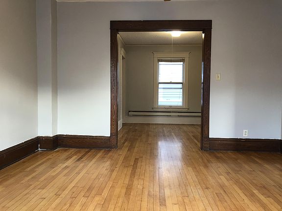 4th image of 910 24th Ave N #910
